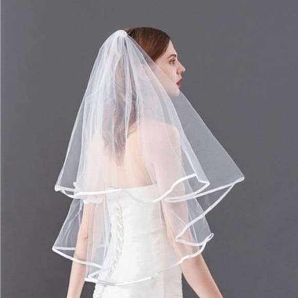 💕Wedding Bridal Veil. Two tiers. With comb. - Picture 4 of 5